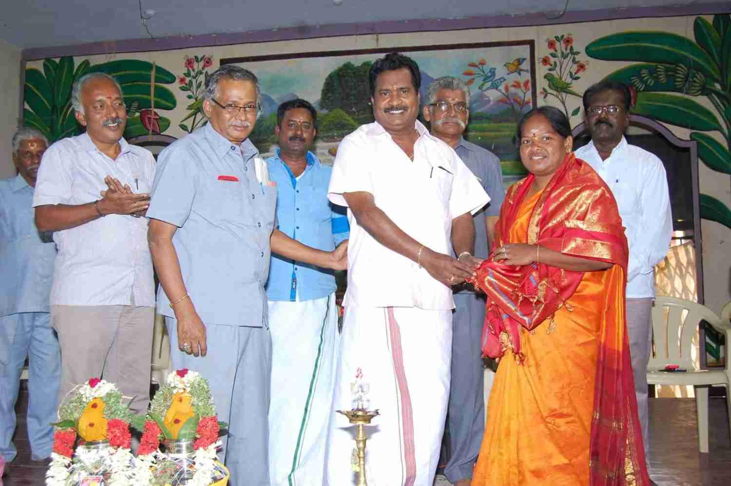 ஸ்ரீ லட்சுமி திருமண சேவை நினைவு படம்