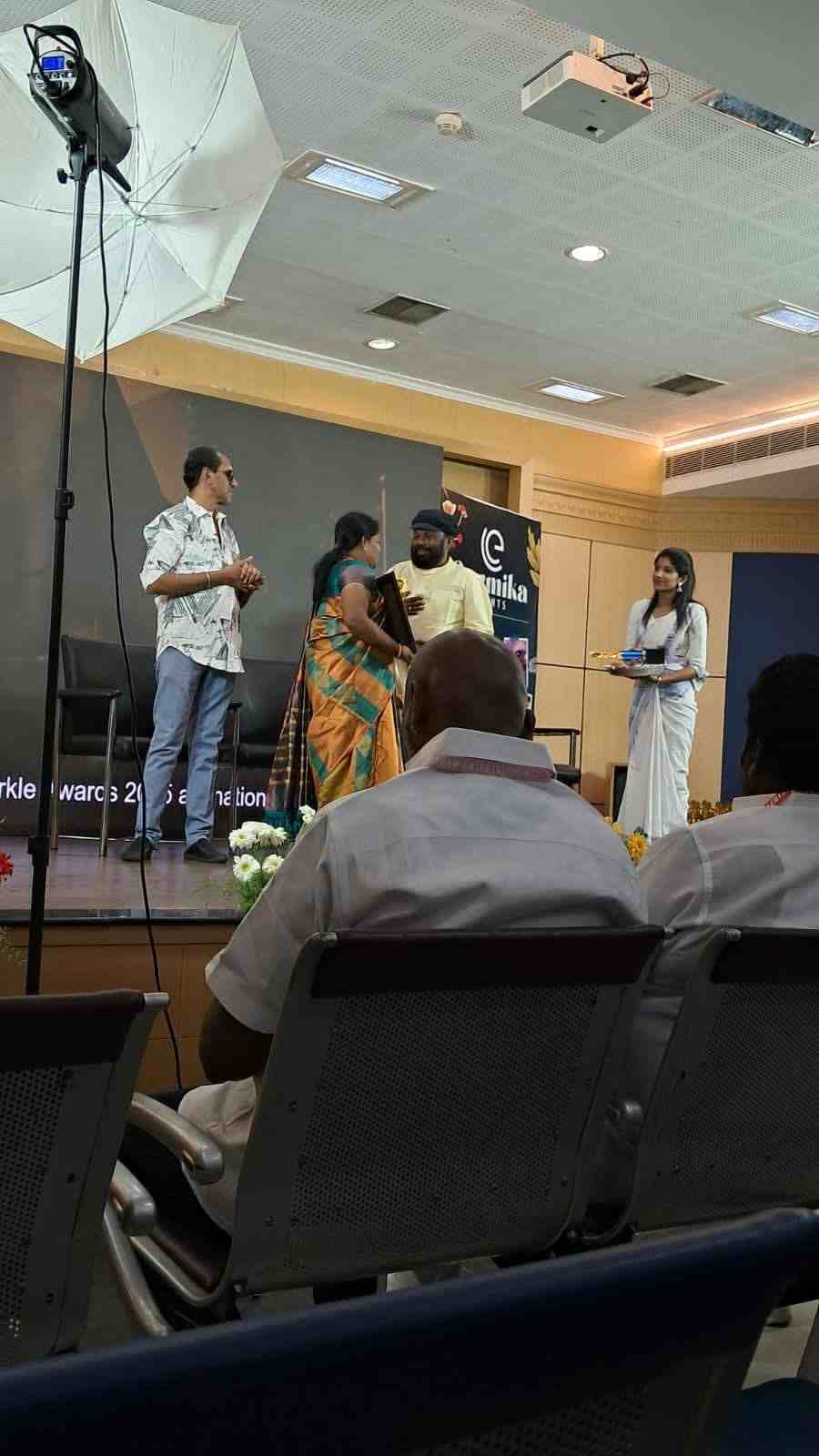 ஸ்ரீ லட்சுமி திருமண சேவை நினைவு படம்